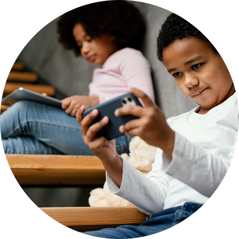 Enfants sur smartphones